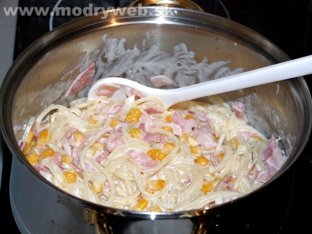 Smotanové špagety so šunkou