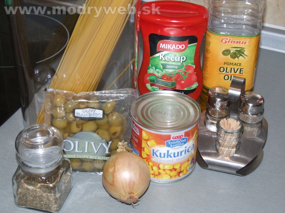 Špagety s olivami a kukuricou